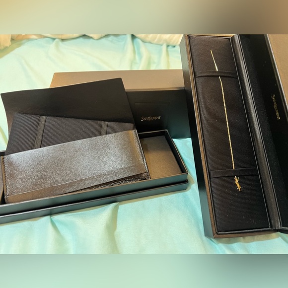 New Never Worn YSL Cassandre Drop Earring in Yellow Gold - Picture 3 of 4